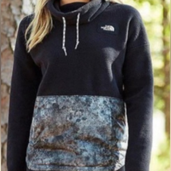 The North Face women’s fleece cowl neck pullover with front pocket - Picture 8 of 8